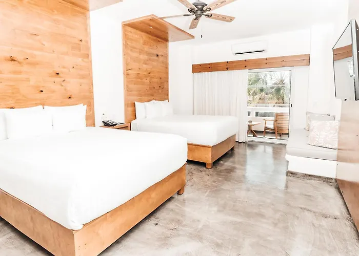 Bahia & House 4*