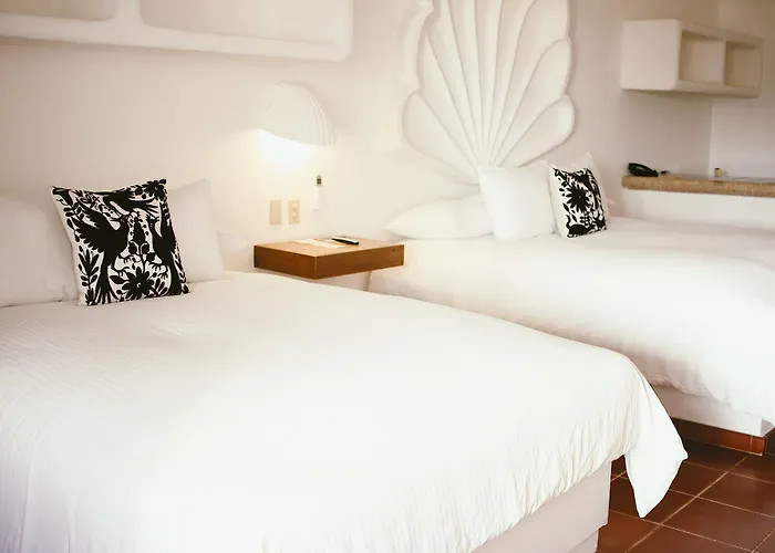 Bahia & House 4*